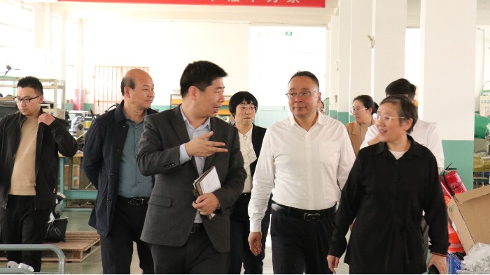 資訊|臨沂市商務(wù)局黨組成員、副局長莊金才一行蒞臨百華鞋業(yè)調(diào)研指導