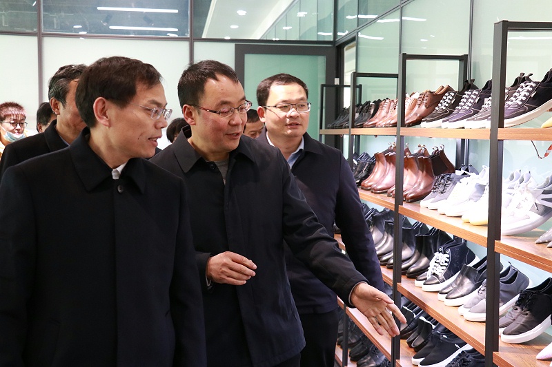 沂南縣委書記侯占夫百華鞋業調研指導