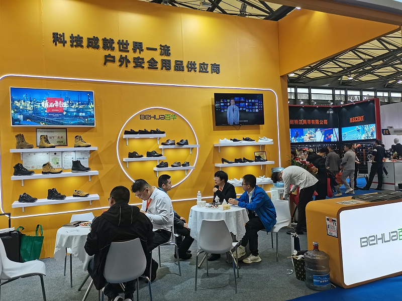 第104屆中國勞動保護用品交易會現場來了，看百華氣場全開，精彩蓄力！